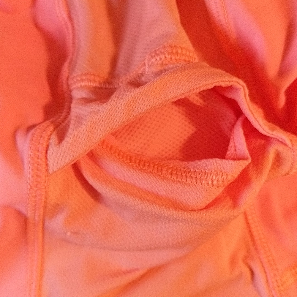 Lululemon razorback tank size 8 - Picture 5 of 5